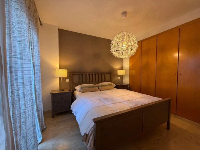 Dormitorio principal de un apartamento turístico de seis plazas en Benalmádena